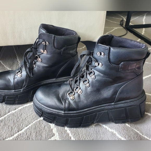 Stradivarius black boots - almost new - Picture 3 of 6